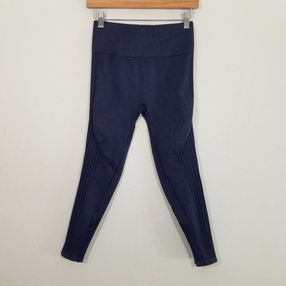 Fabletics Purple Mesh Crop Leggings Size M - Picture 1 of 6